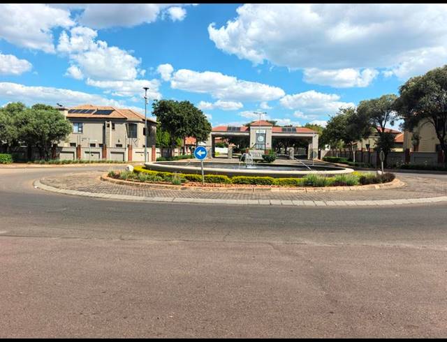 5 BEDROOM HOUSE FOR SALE IN MONAVONI